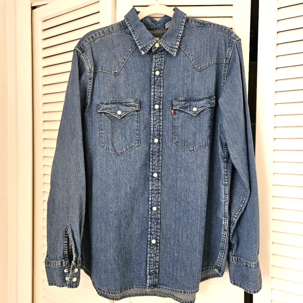 Levi's long sleeve shirt, size L